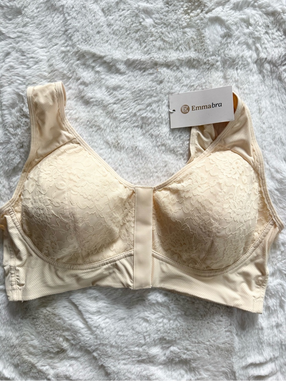 NWT Women's Full Coverage Lace Front Closure Bra - Cream